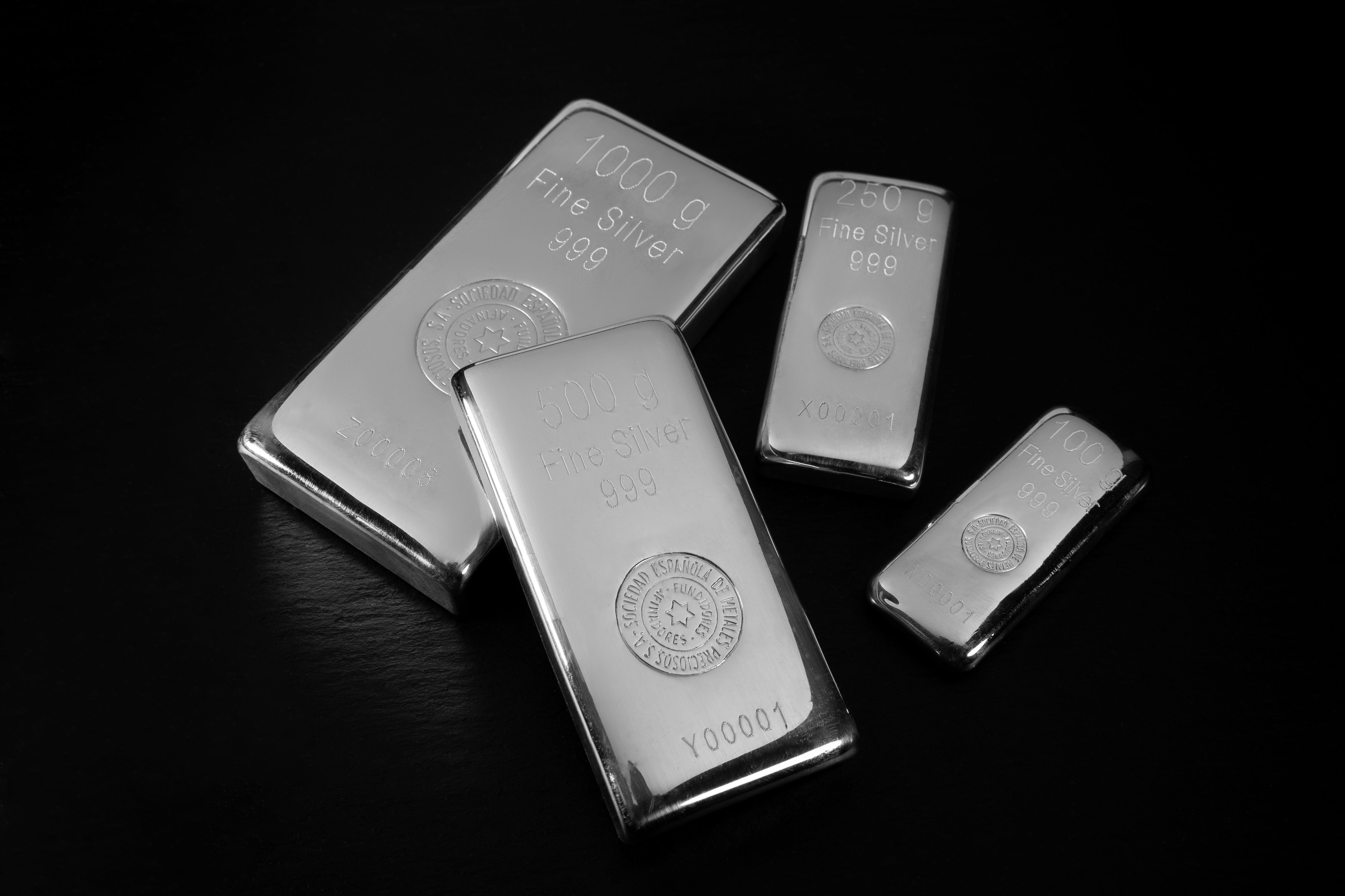 白银期货价格连续冲高回落，多空